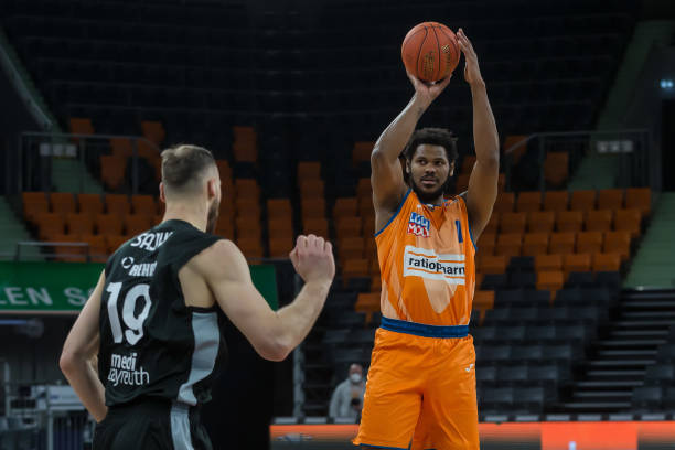 尽管面对强 尽管面对强